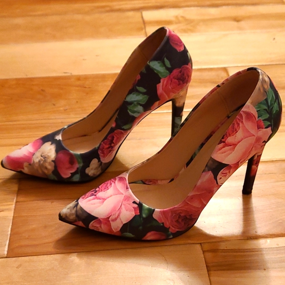 Cute Floral Pointed toe Pumps